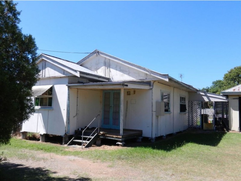 114 Wallace St, Warwick QLD 4370