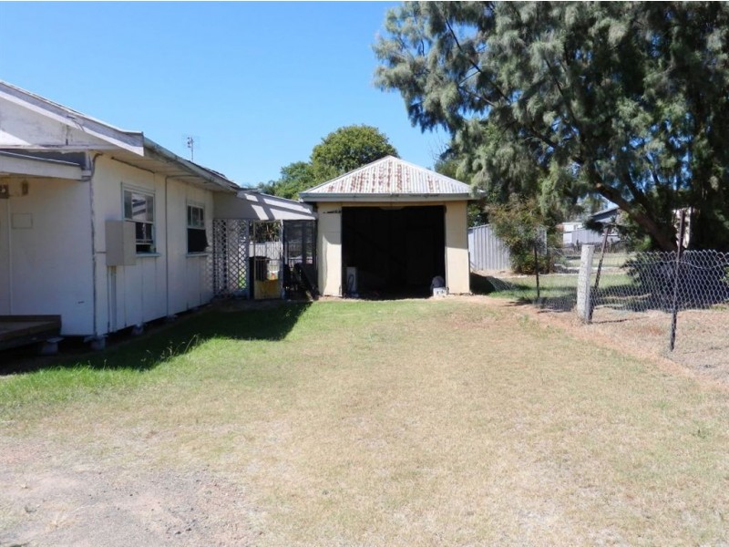 114 Wallace St, Warwick QLD 4370