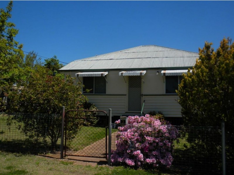 3 Gore St, Warwick QLD 4370