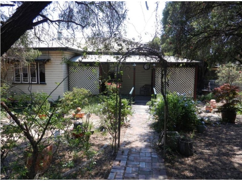 115 Wood St, Warwick QLD 4370