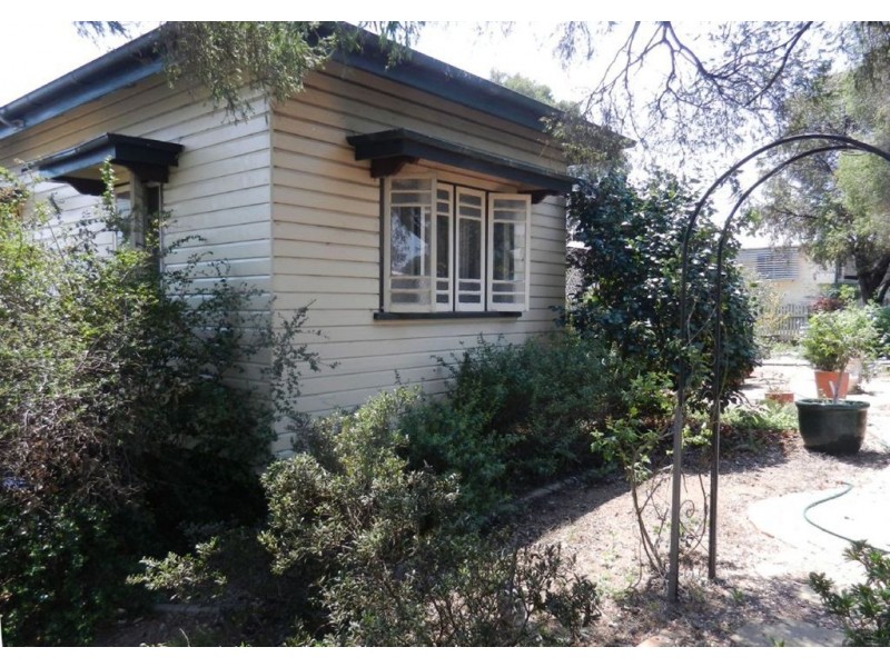 115 Wood St, Warwick QLD 4370