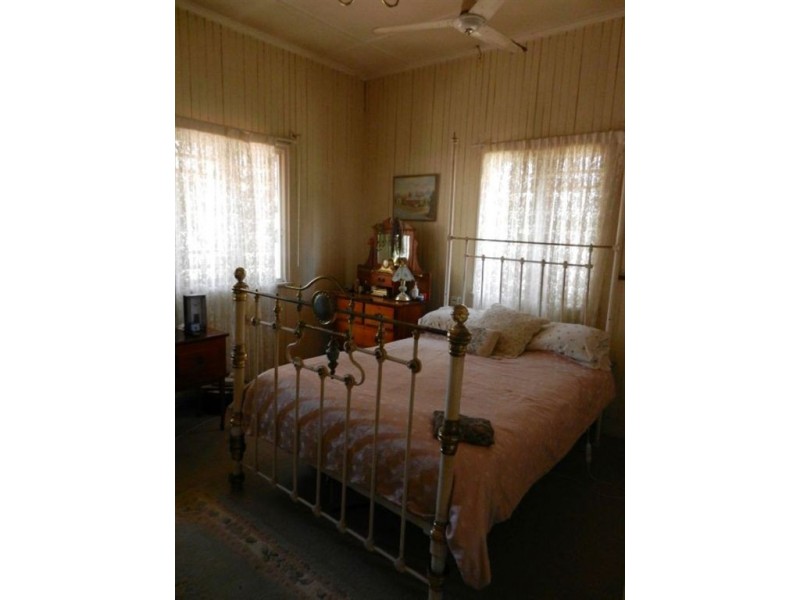 115 Wood St, Warwick QLD 4370