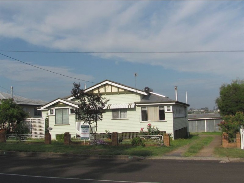 5 Wallace St, Warwick QLD 4370