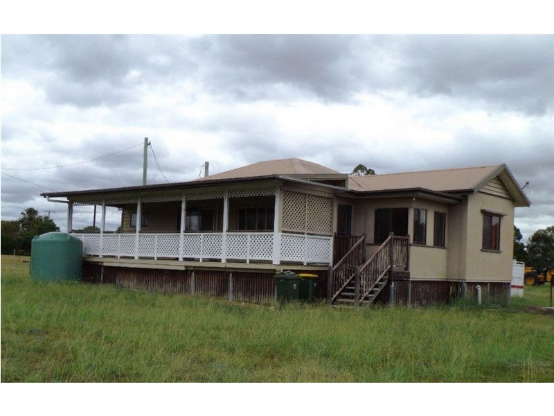 36 Canning St, Leyburn QLD 4365