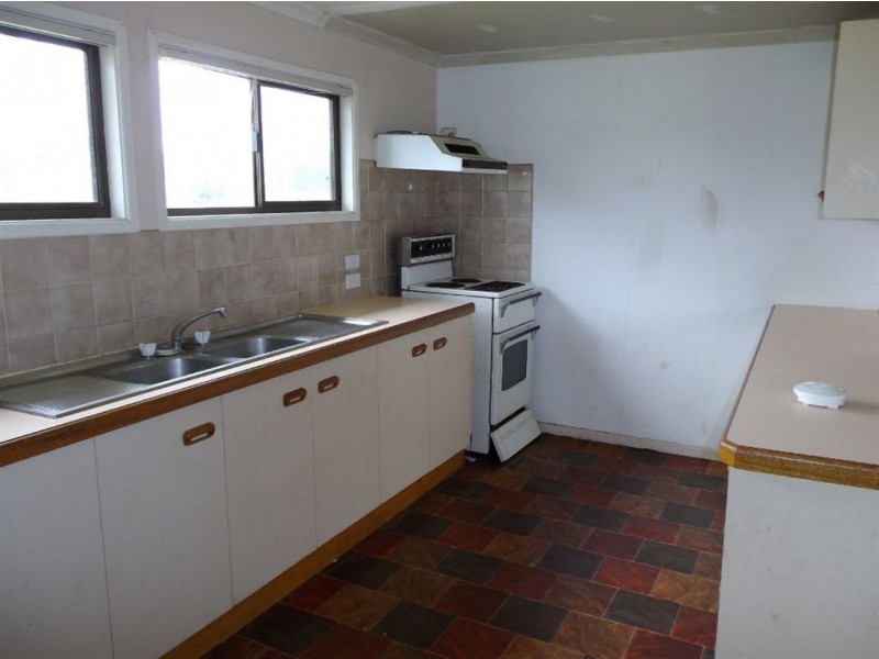 36 Canning St, Leyburn QLD 4365