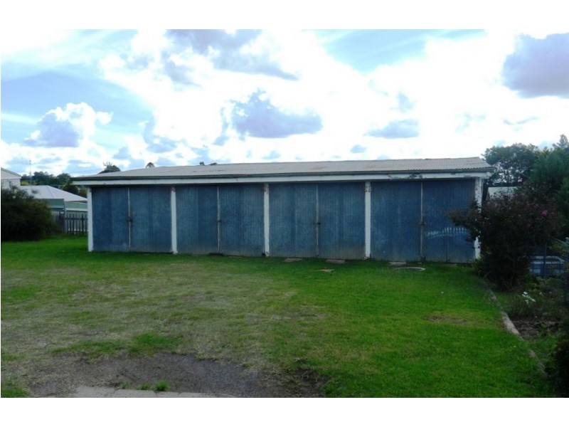 5 Wallace St, Warwick QLD 4370