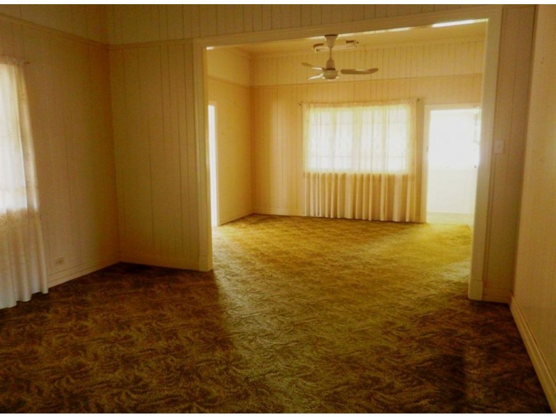 5 Wallace St, Warwick QLD 4370