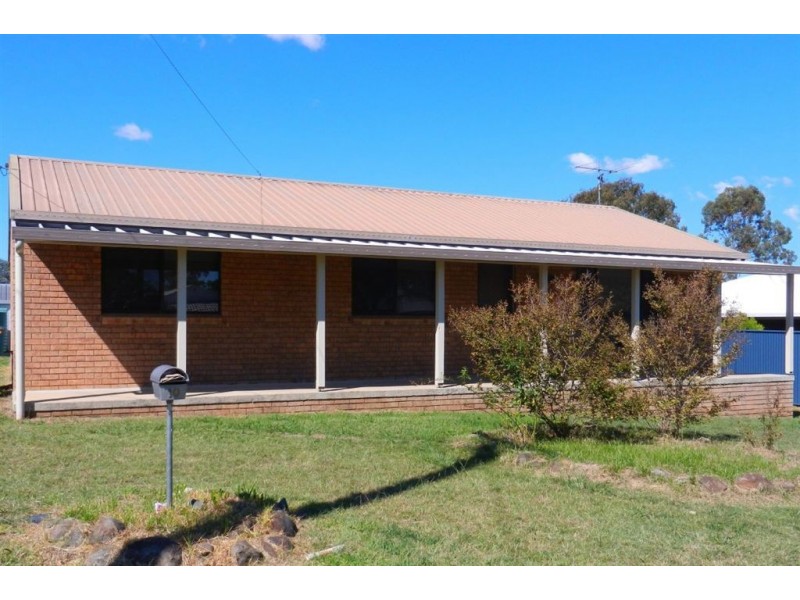 10 Furness Cr, Warwick QLD 4370