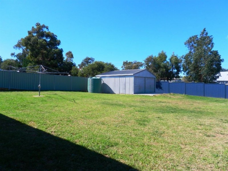 10 Furness Cr, Warwick QLD 4370