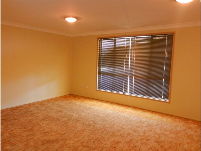 10 Furness Cr, Warwick QLD 4370