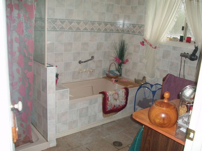 2458 Old Stanthorpe rd, Warwick QLD 4370