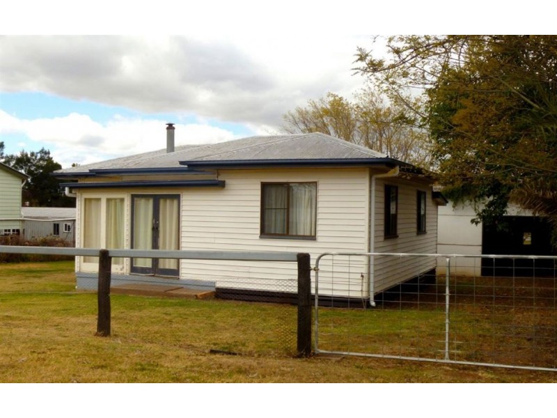 14 Gore Street, Warwick QLD 4370