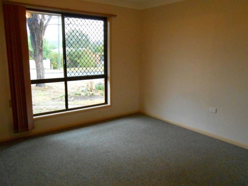 2/2 Hollins Court, Warwick QLD 4370