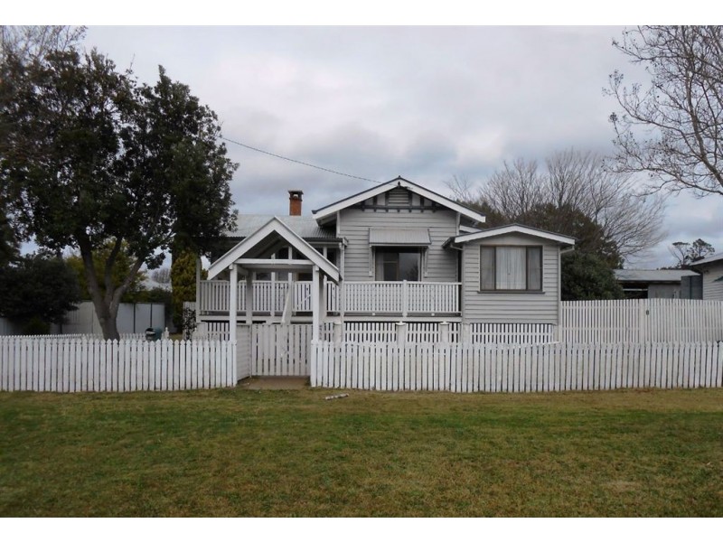 120 Pratten, Warwick QLD 4370