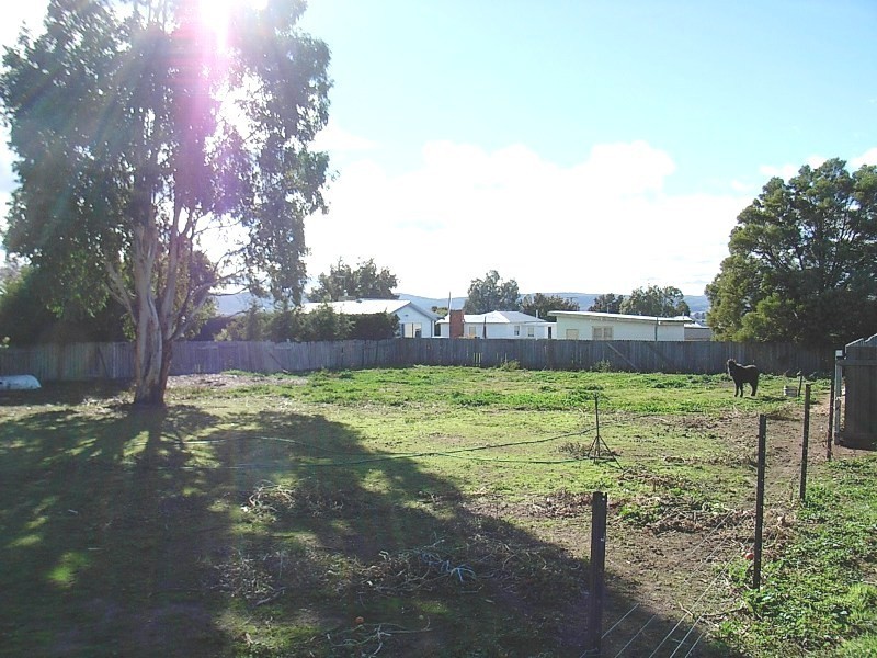 8 Leake Street, Campbell Town TAS 7210