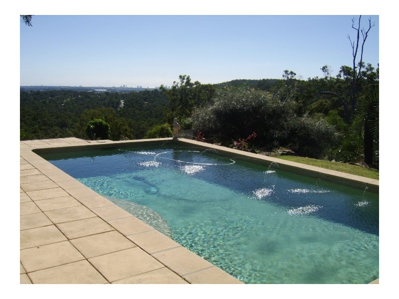 10 Roxby Court, Bonogin QLD 4213