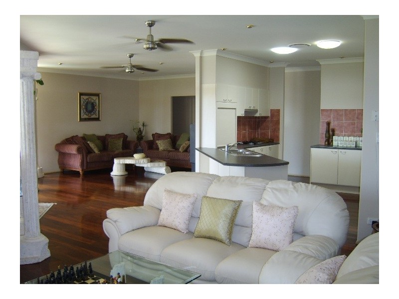 10 Roxby Court, Bonogin QLD 4213