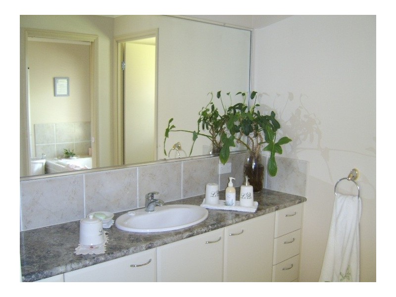 10 Roxby Court, Bonogin QLD 4213