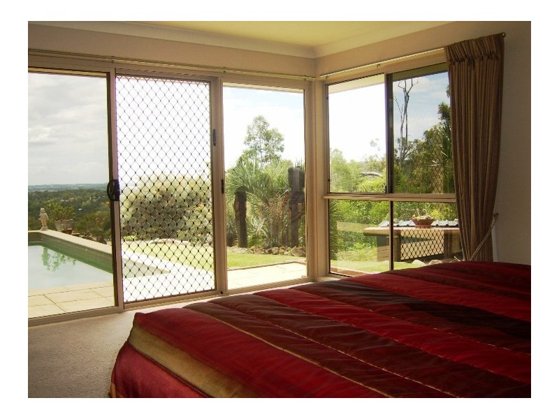 10 Roxby Court, Bonogin QLD 4213