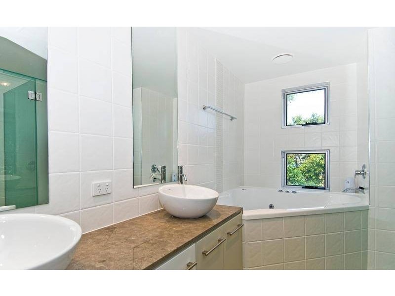 13 Watts Drive, Varsity Lakes QLD 4227