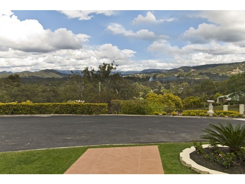 7 Grosvenor Court, Worongary QLD 4213