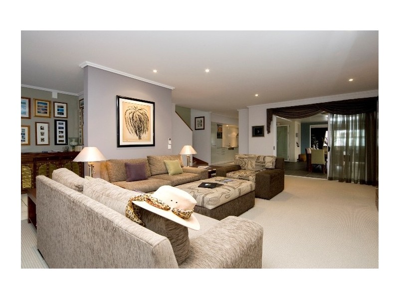 16 Lader Terrace, Varsity Lakes QLD 4227
