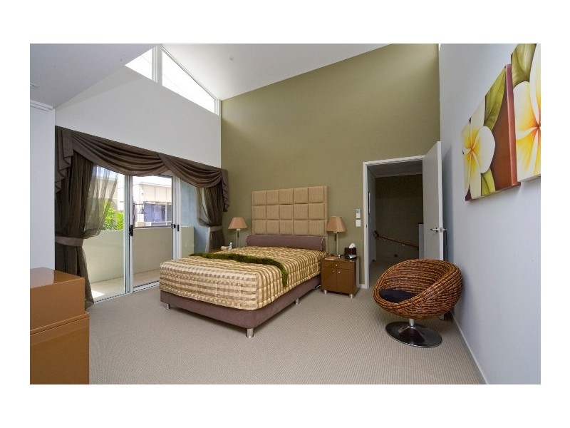 16 Lader Terrace, Varsity Lakes QLD 4227
