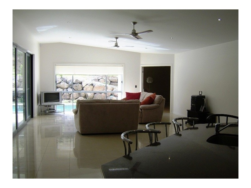 17 Caprice Street, Bonogin QLD 4213