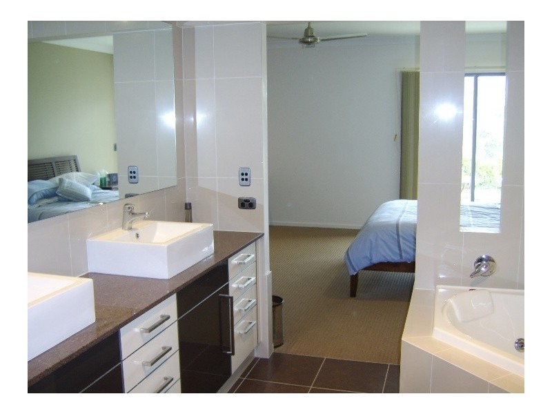 17 Caprice Street, Bonogin QLD 4213