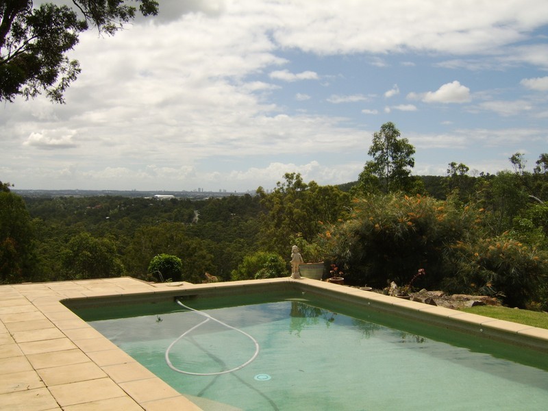 10 Roxby Court, Bonogin QLD 4213