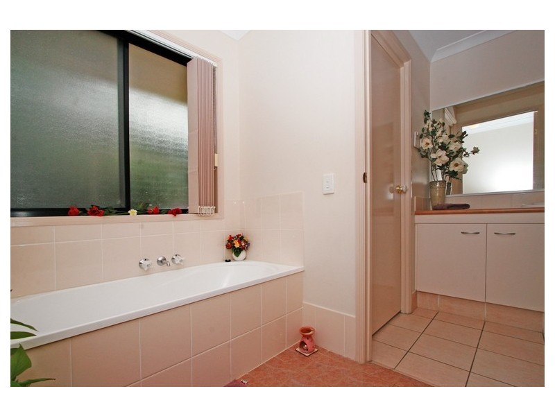16 Bedford Crescent, Mudgeeraba QLD 4213