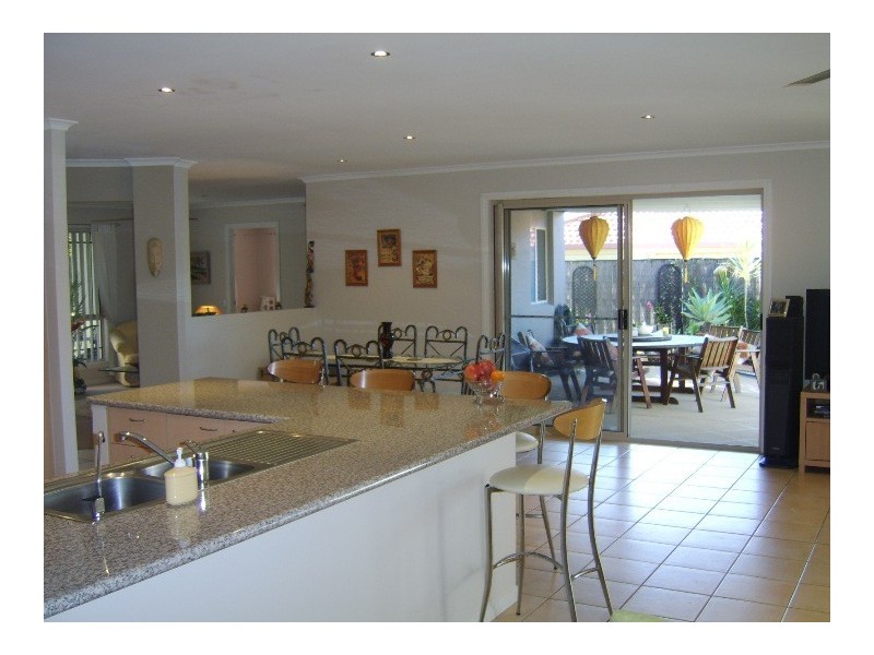 2 Bedford Crescent, Mudgeeraba QLD 4213