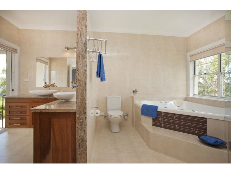 22 Brackenfield Court, Bonogin QLD 4213