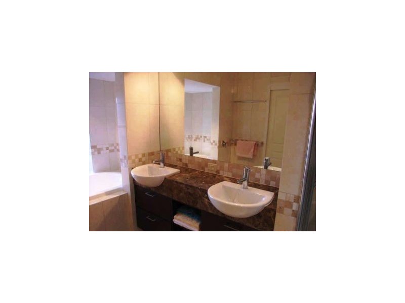 11/36 Oatland Esplanade, Runaway Bay QLD 4216