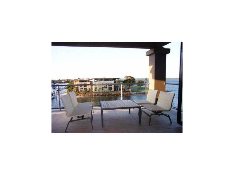 11/36 Oatland Esplanade, Runaway Bay QLD 4216