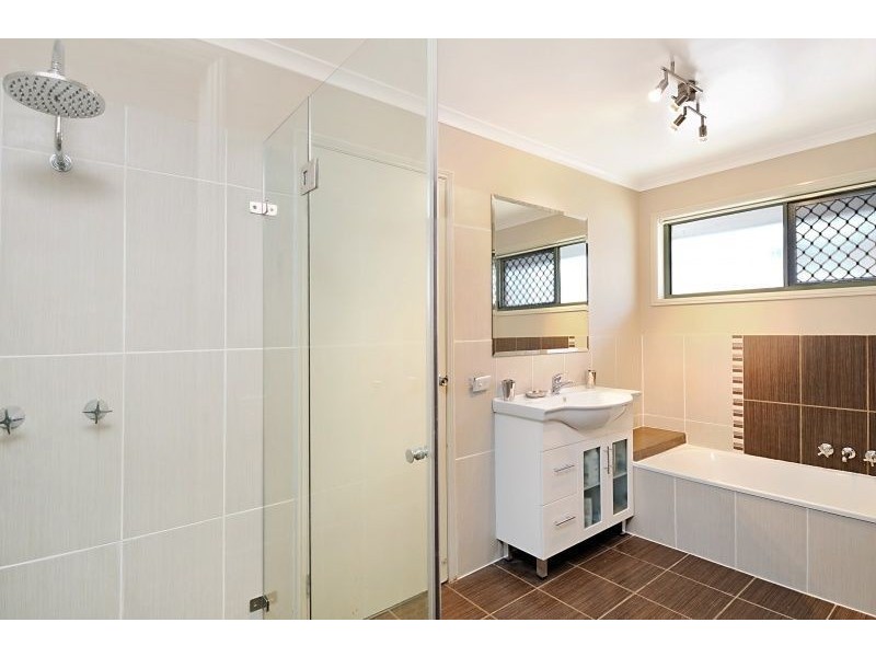 60 Cumberland Drive, Varsity Lakes QLD 4227