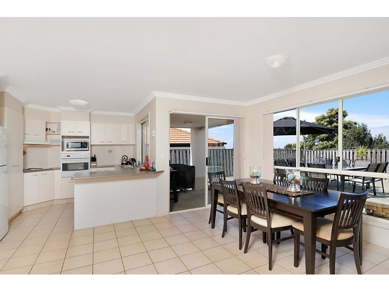 4 Bedford Crescent, Mudgeeraba QLD 4213