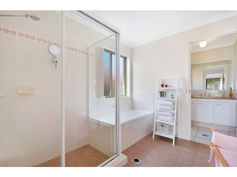 4 Bedford Crescent, Mudgeeraba QLD 4213