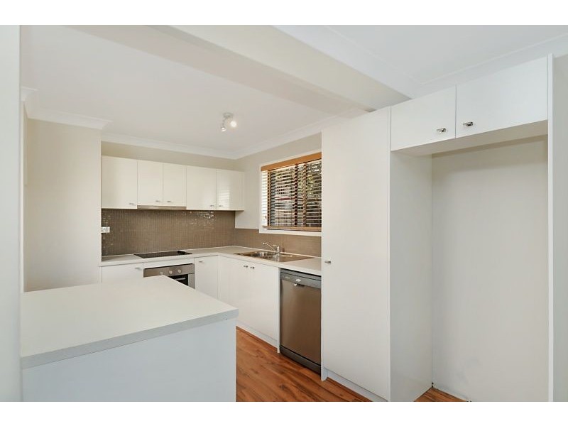 2/168 Whiting Street, Labrador QLD 4215