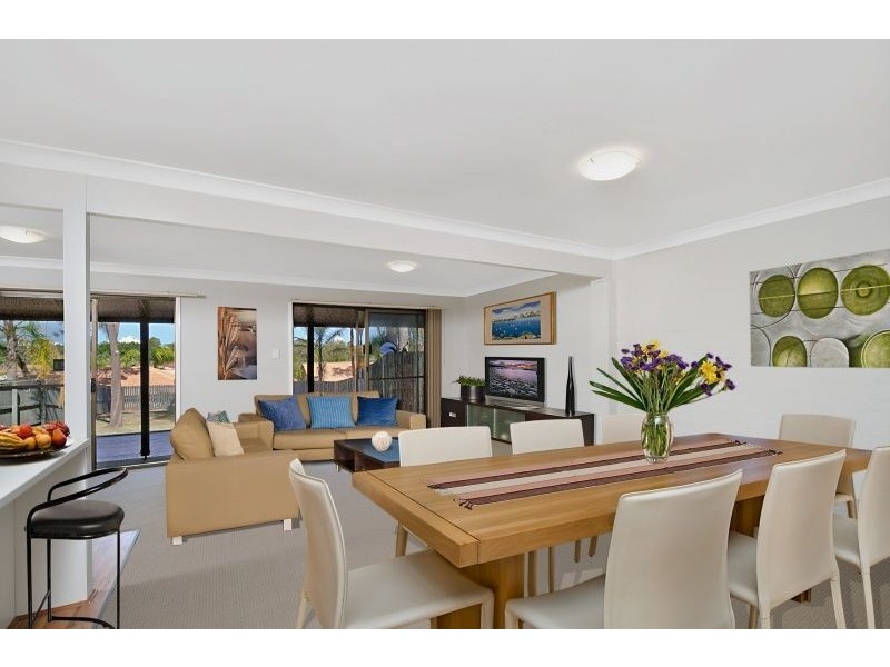 2/168 Whiting Street, Labrador QLD 4215