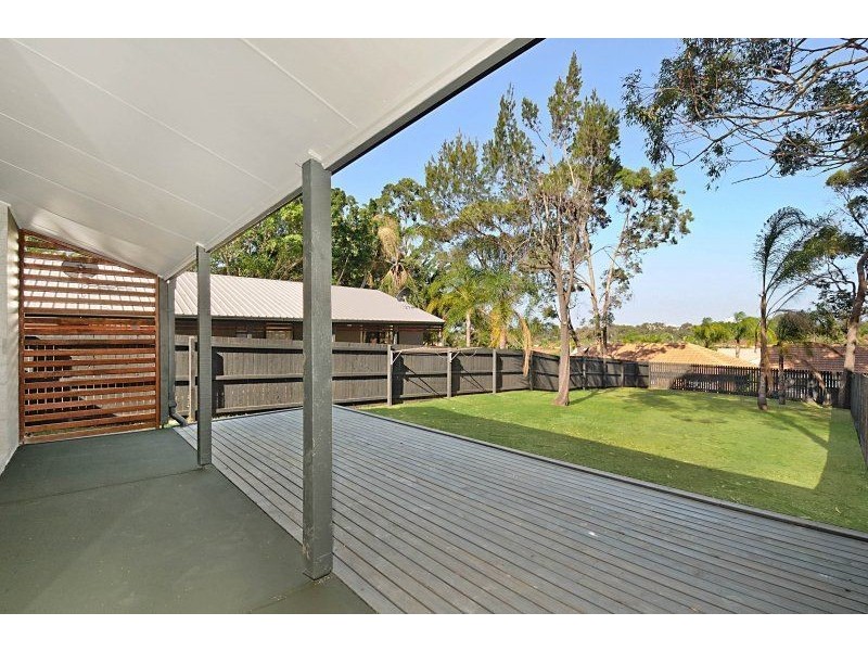 2/168 Whiting Street, Labrador QLD 4215