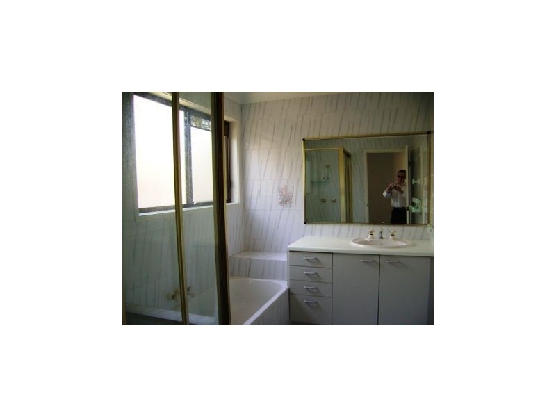 2/152 The Esplanade, Paradise Point QLD 4216