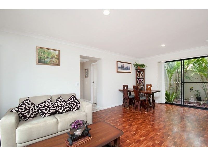 18/2 Langport Parade, Mudgeeraba QLD 4213