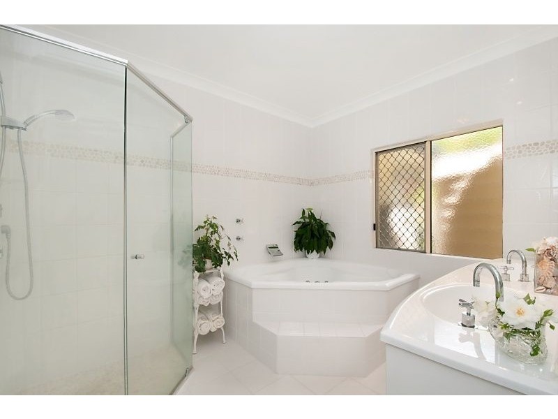 90 Gardenia Drive, Bonogin QLD 4213