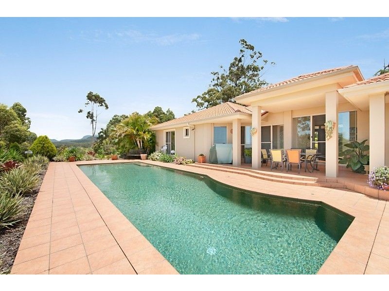 72 Brackenfield Court, Bonogin QLD 4213