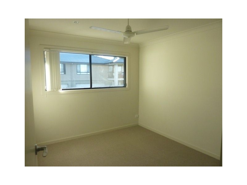 8/5 Faculty Court, Mudgeeraba QLD 4213