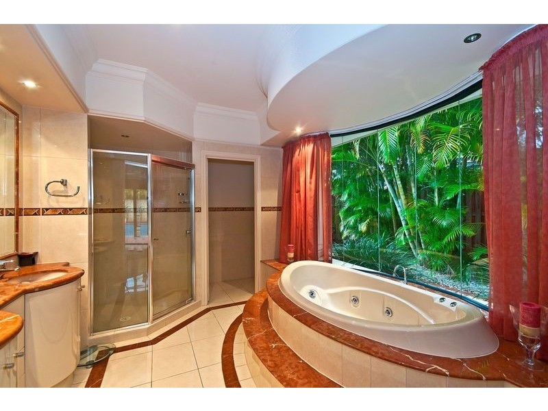 6 Pine Valley Drive, Robina QLD 4226