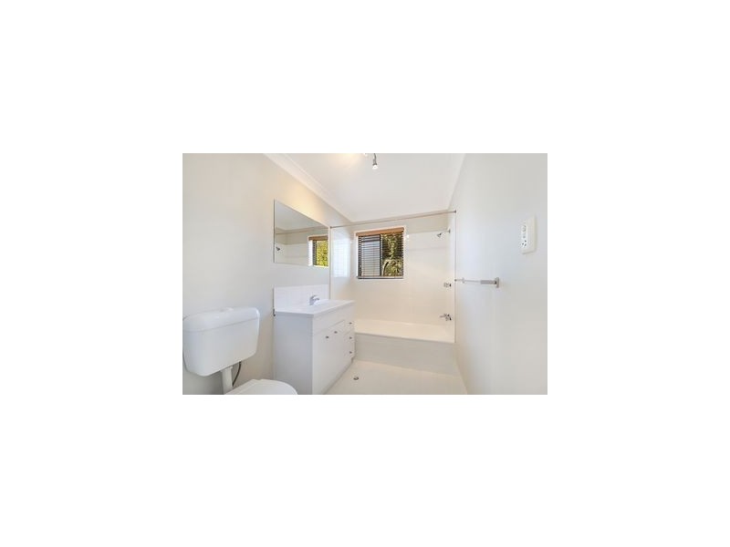 2/168 Whiting Street, Labrador QLD 4215