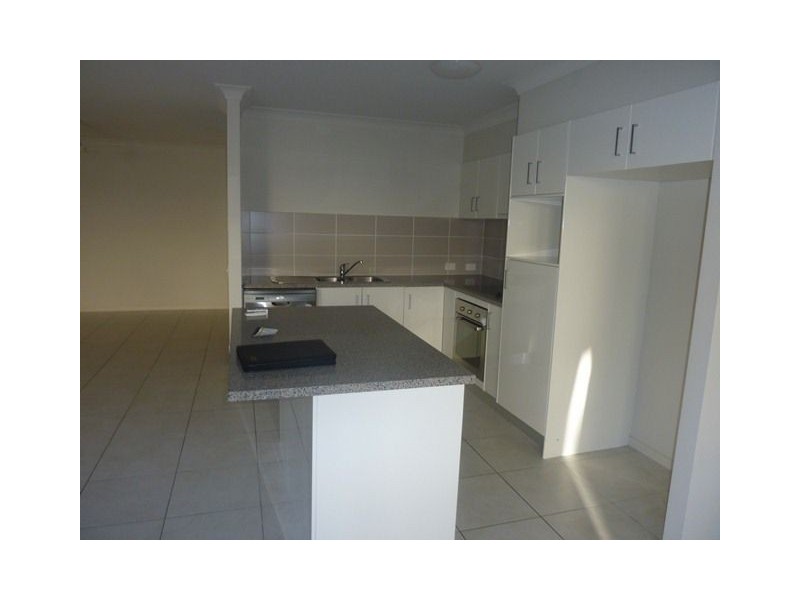 8/5 Faculty Crescent, Mudgeeraba QLD 4213