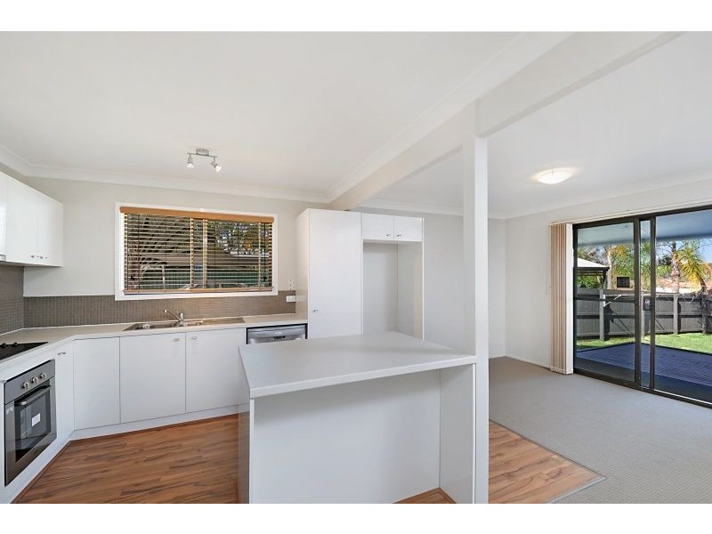 2/168 Whiting Street, Labrador QLD 4215